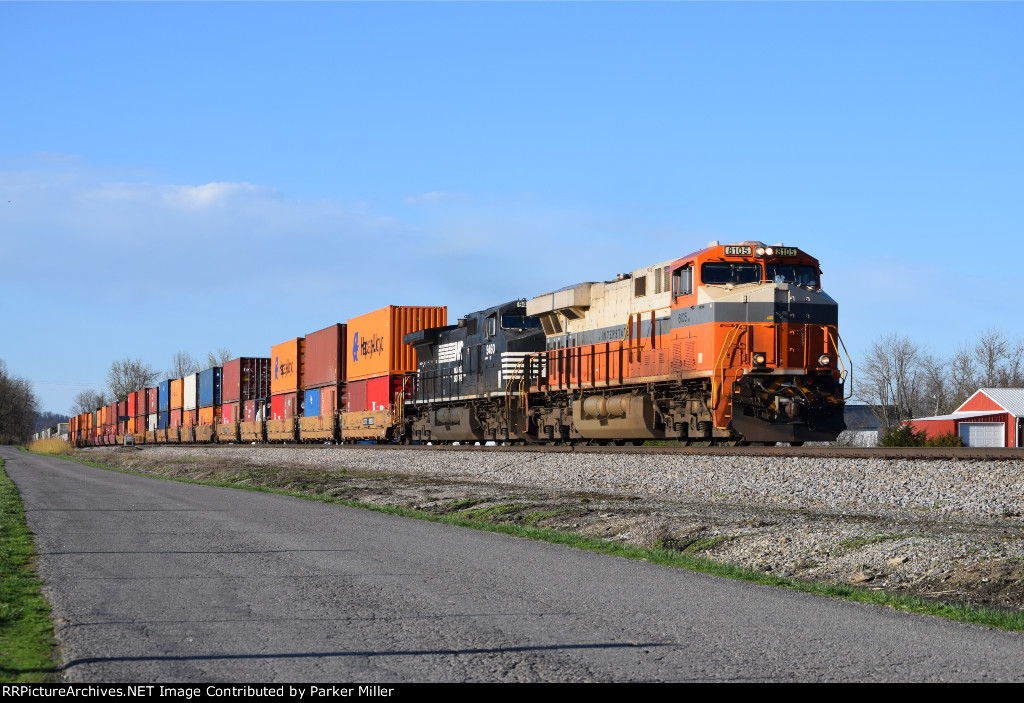 Interstate Heritage Unit On a Hot Intermodal